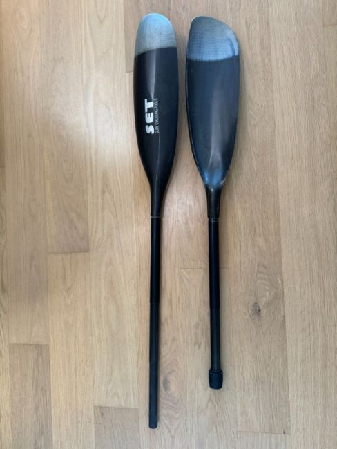 2 x Carbon two-piece winged paddles