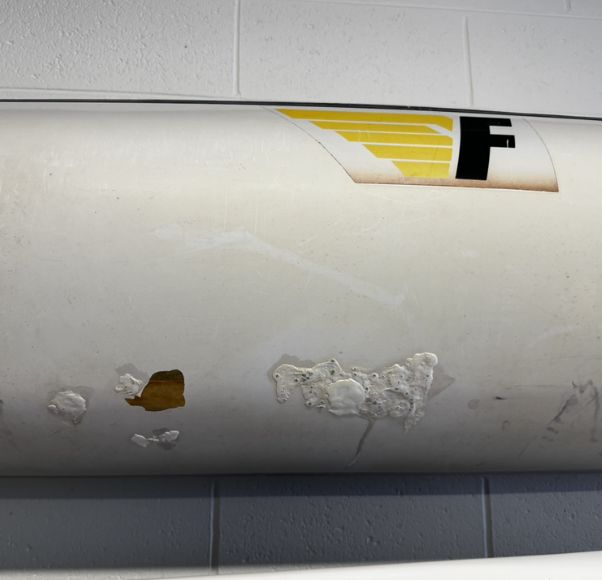 damage to base of middle of ski